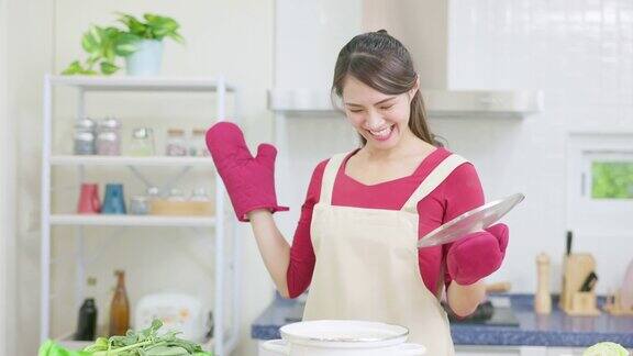 女厨师幸福