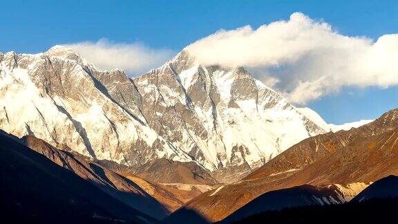 山珠穆朗玛峰最高海拔8845米