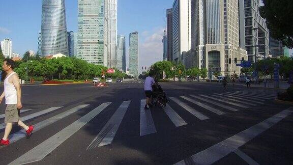 实时驾驶汽车在陆家嘴金融区中国上海