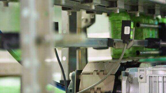 碳酸饮料板材生产线饮料的生产过程工作很快