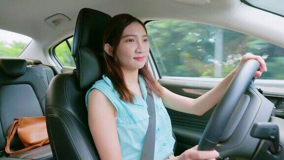 亚洲年轻女子开车