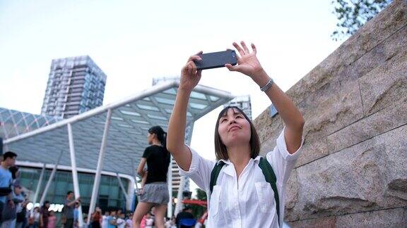 亚洲女孩在香港拍照