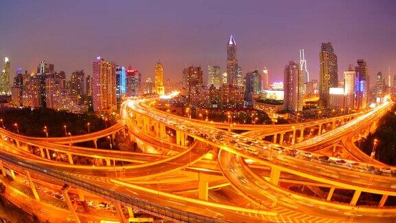 暮色中的上海高速公路高架景