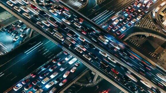 CUHAPAN鸟瞰图多个高速公路在夜间高峰时间的交通北京中国