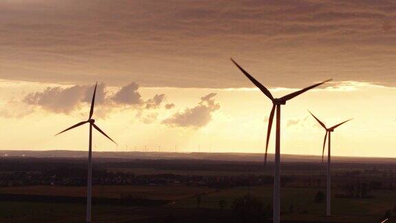 风力涡轮机在日落-无人机拍摄