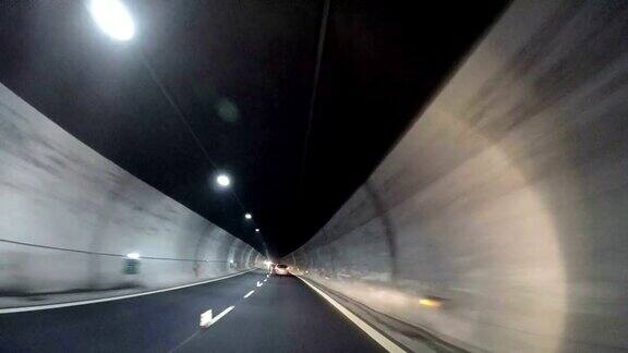 阿尔卑斯山最长的隧道