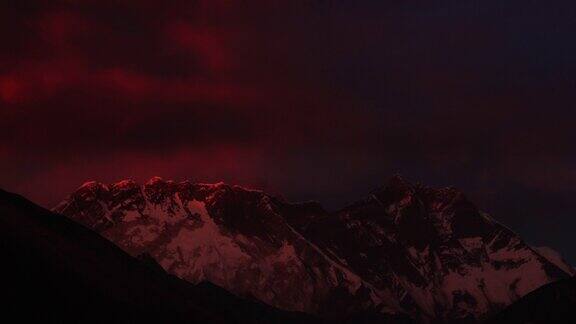 珠穆朗玛峰尼泊尔珠穆朗玛峰上日落的时间周期