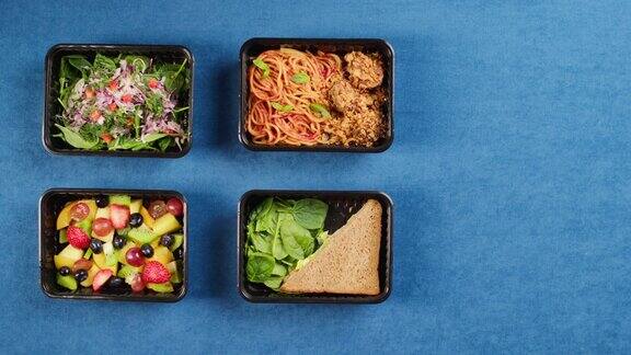 带餐俯视图一次性容器送餐营养均衡新鲜煮熟的部分午餐盒素食菜肴健康饮食饮食餐饮服务理念