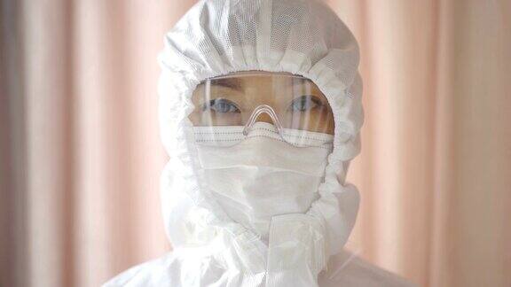 CU女医生戴口罩和护目镜的肖像中国