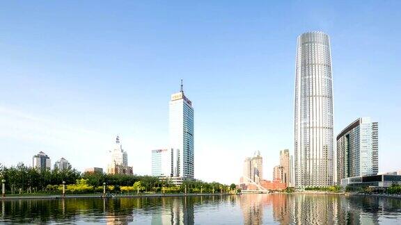 和天津河边的现代建筑时光流逝