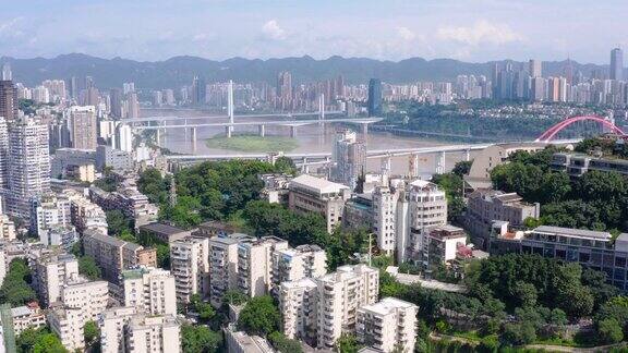 重庆是长江两岸的中国特大城市空中倾斜