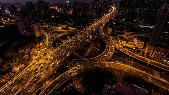 从白天到黄昏中国上海的高速公路和交通的时间流逝