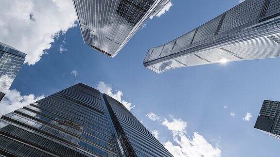PAN摩天大楼和天空的低角度视图