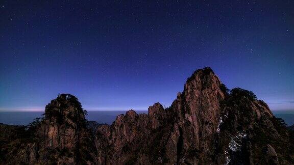 黄山山峰夜转日