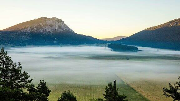 普罗旺斯乡村有雾