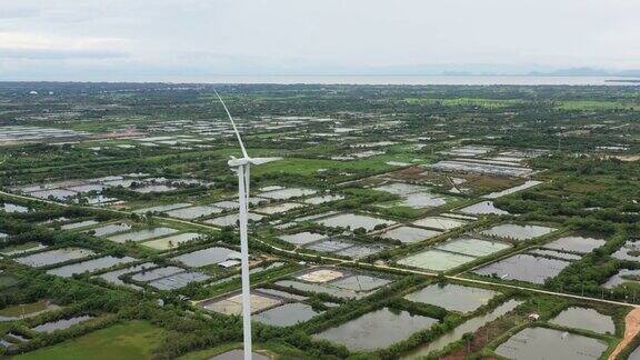 风力涡轮机俯瞰泰国农田