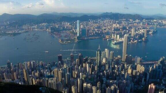 鸟瞰夕阳下的香港城市和维多利亚港