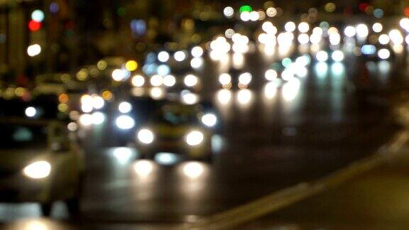 夜晚城市车灯英国、香港、日本、新加坡、印度、泰国、南非、新西兰、澳门、印尼等适合左手交通的堵车雨后潮湿的路面上反射的汽车前灯模糊不清