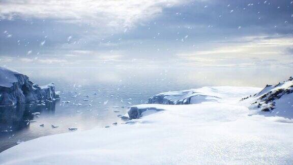 巨大的高冰川在冬季自然条件下海洋中有冰、雪和暴风雪北极冬季的雪景该动画是完美的旅游旅游自然和冬季背景