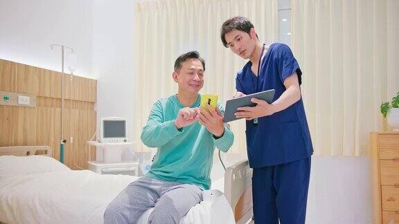 护士教病人使用手机