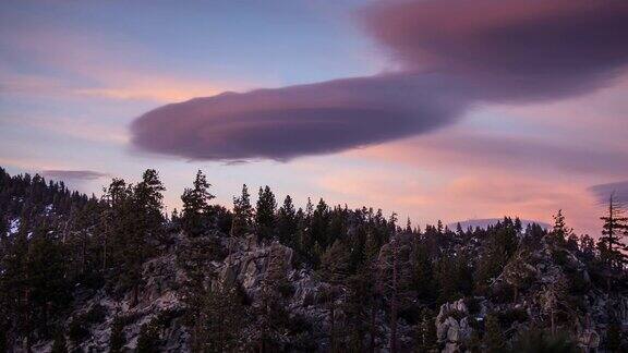 内华达山脉上空的透镜状云-时间流逝
