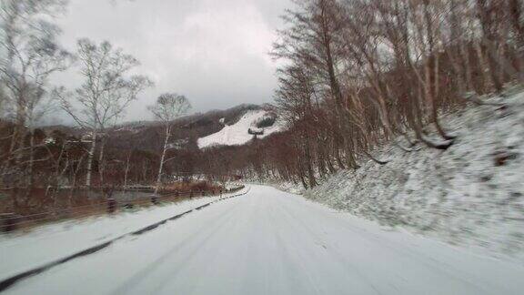 视频驾驶冬天的雪路一沼湖附近志贺高原292号公路