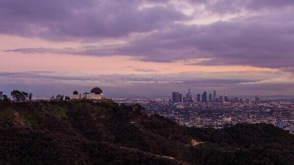 格里菲斯天文台和洛杉矶市中心的日夜日落