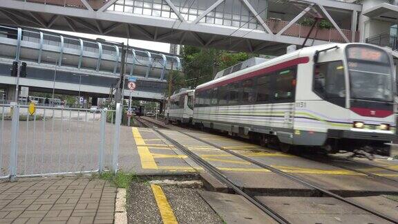 位于香港天水围新市镇的轻轨列车