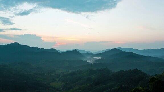 航拍山脉夕阳