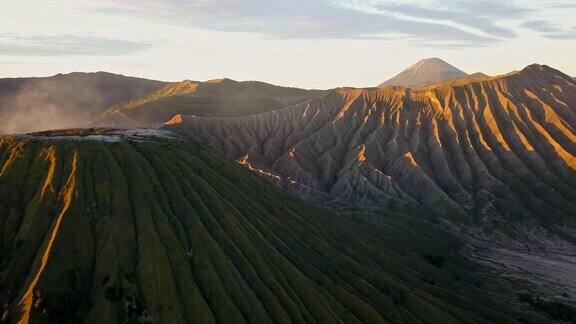 4K:印尼东爪哇溴火山火山口鸟瞰图