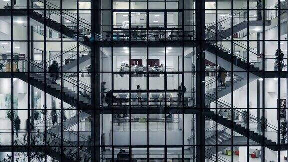 大楼内人员流动公司业务繁忙现代都市办公场景