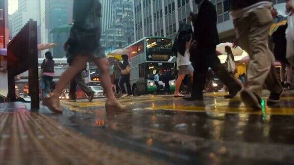 雨中的香港街道