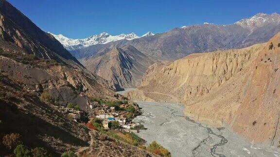 尼泊尔下Mustang熊猫谷的Lubra村