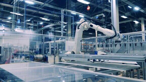 工厂太阳能电池板的机器人运输