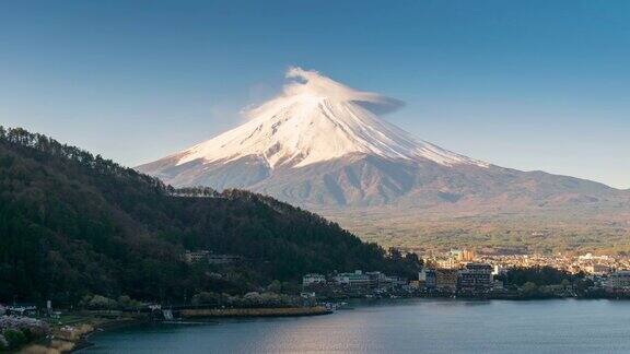 超高清时间流逝:早晨的景象与云流横跨富士山日本