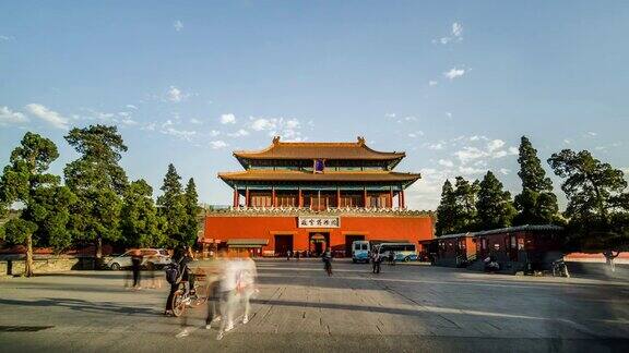 中国北京紫禁城城楼上的浮云