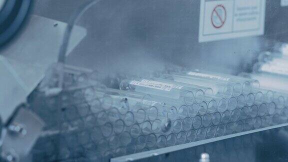 制药试管的工业制造过程的特写镜头医用无菌高精度工厂机械生产项目摘要工业