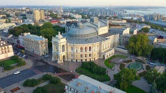 敖德萨歌剧和芭蕾舞剧院在敖德萨的早晨日落乌克兰