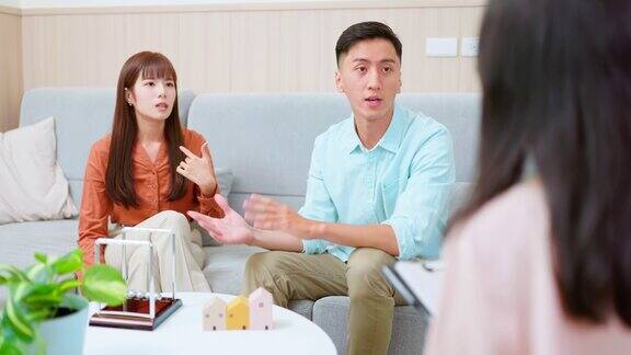 亚洲夫妇咨询婚姻问题