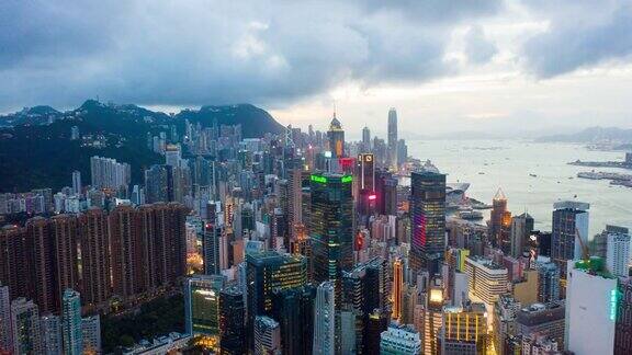 鸟瞰图黄昏到夜晚HyperLapse香港在日落