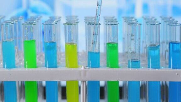 科学家用移液管分析液体在实验室的试管中提取DNA和分子概念:研究、生物化学、药学