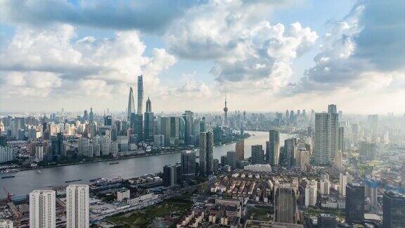 无人机拍摄:4K天空下上海鸟瞰图