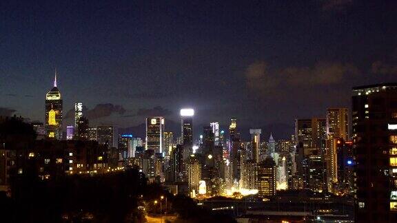 香港跑马地从黄昏到夜晚的城市交通时间