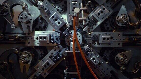 机器人自动制造弹簧数控线圈制造弹簧操作员制造汽车弹簧零件的工厂加工