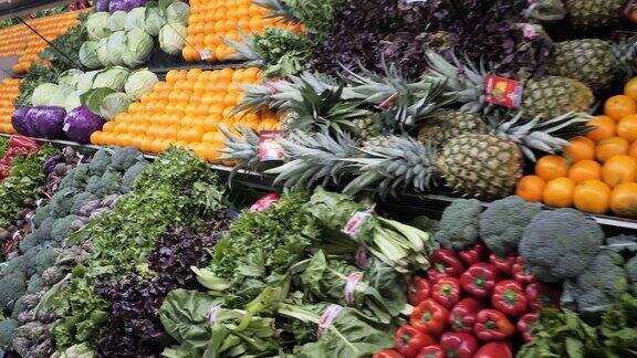 在超市购物-水果和蔬菜部