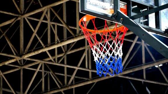 篮球篮球球飞入篮球场篮球网体育