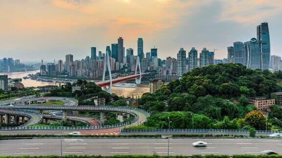 重庆全景城市和现代商业建筑交通繁忙