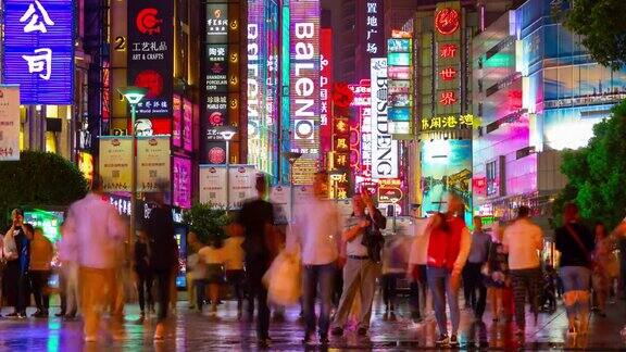 夜上海南京路行人拥挤的全景4k时间跨度的中国