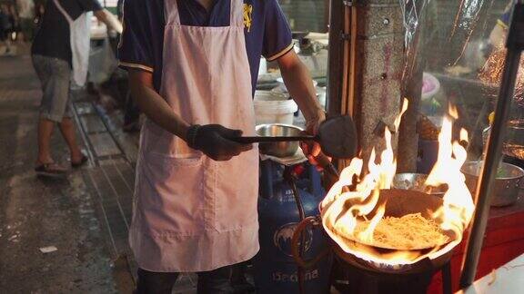 夜市烹饪风格的Yaowarat街头小吃在中国城曼谷
