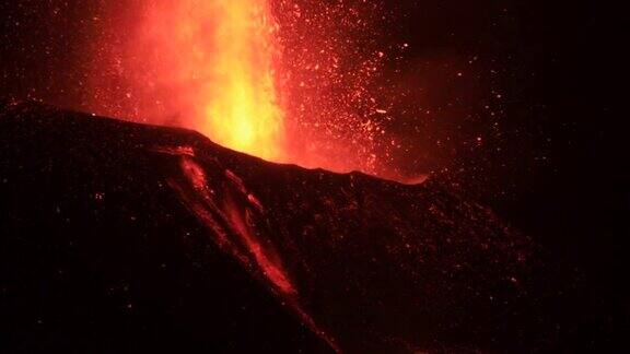 拉帕尔马火山夜间喷发物质流崩塌神奇的声音!